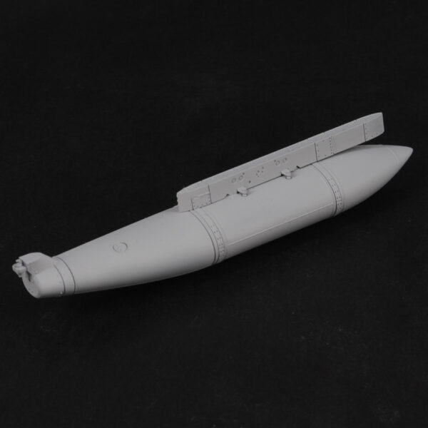 Ventral 300. gal for F-16 (With centerline pylon) - 1:48