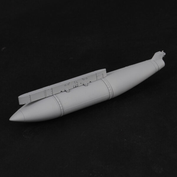 Ventral 300. gal for F-16 (With centerline pylon) - 1:48